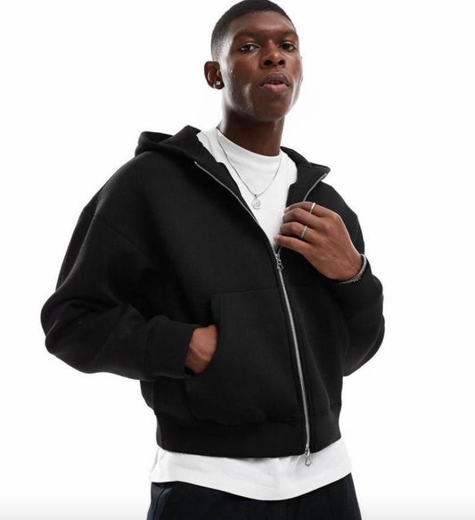 Pull noir à capuche