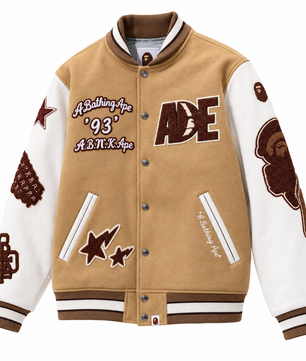 Blouson beige, détail des écussons