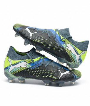 Bottines Puma gris et jaune sur fond blanc