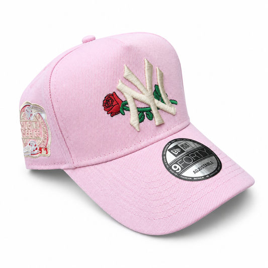 Casquette rose NY ivoire avec rose rouge