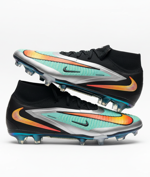Crampons turquoise fond blanc