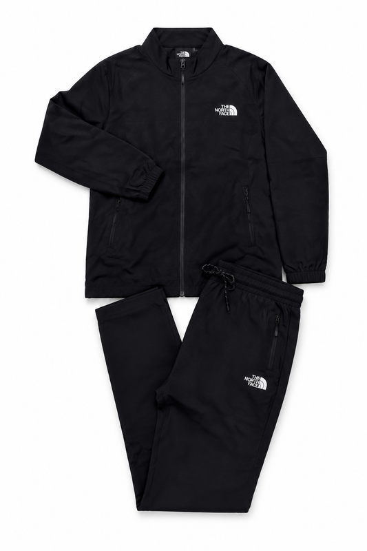 Ensemble noir sur fond blanc