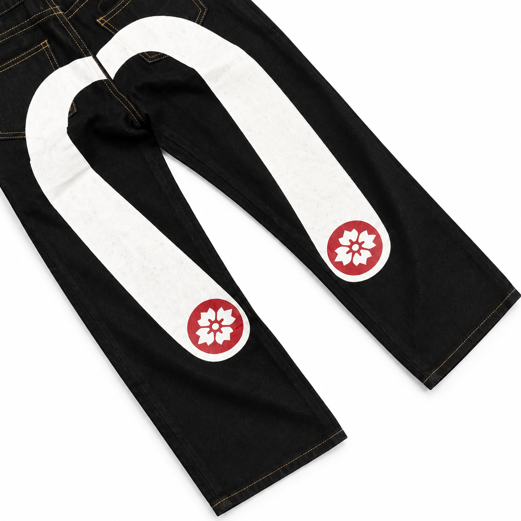 Gros plan des motifs du pantalon