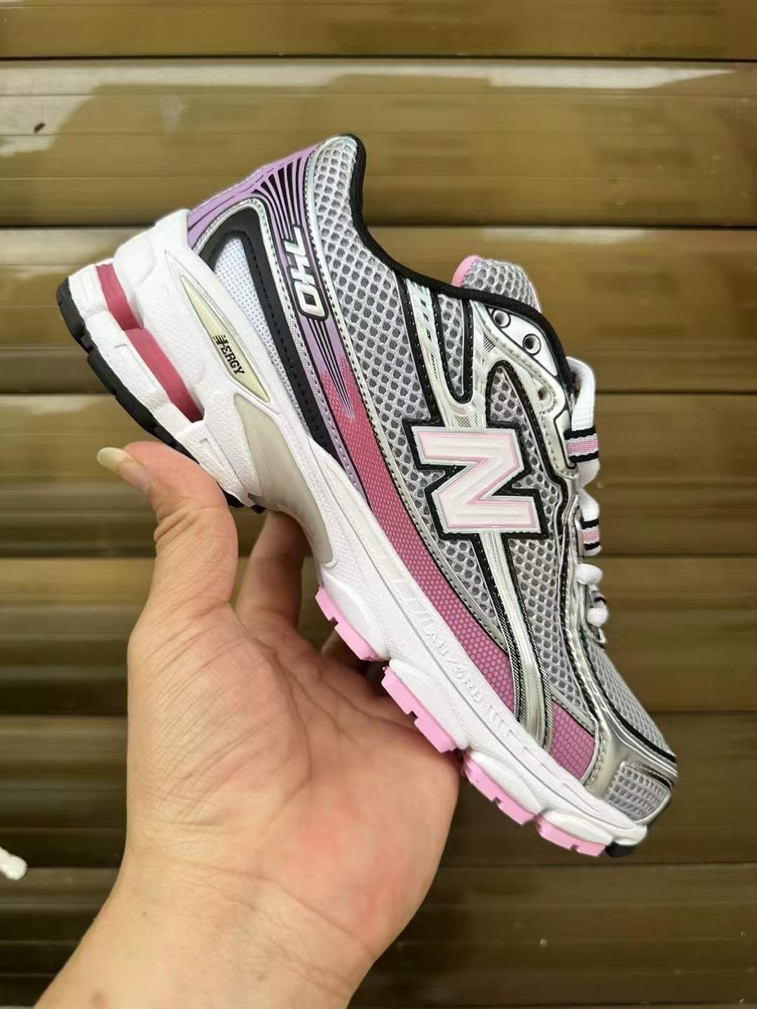 New Balance 1906R Rose