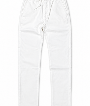 Pantalon blanc sur fond blanc