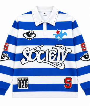 Polo bleu et blanc sur fond blanc