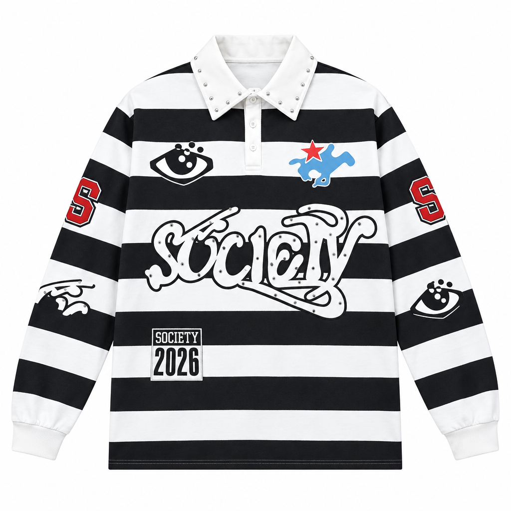 Polo noir et blanc sur fond blanc