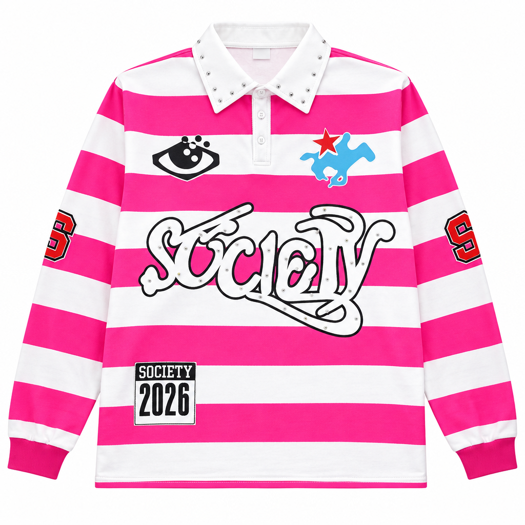 Polo rose et blanc sur fond blanc