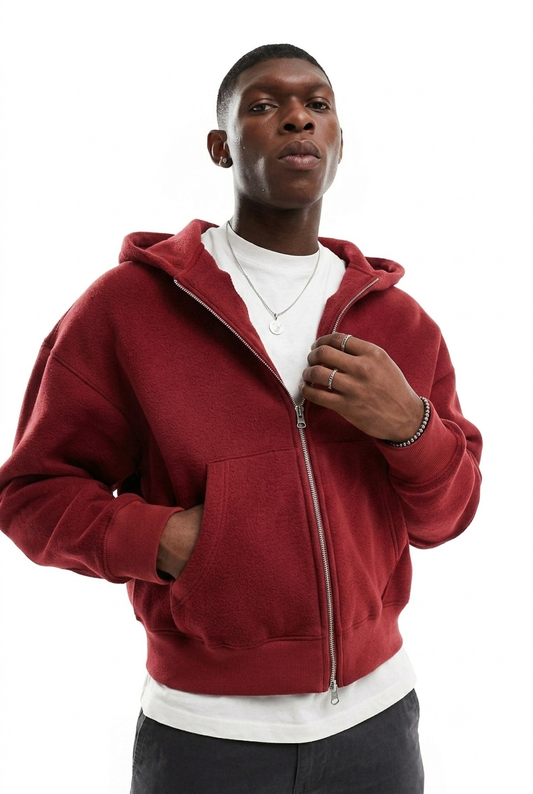 Pull rouge à capuche