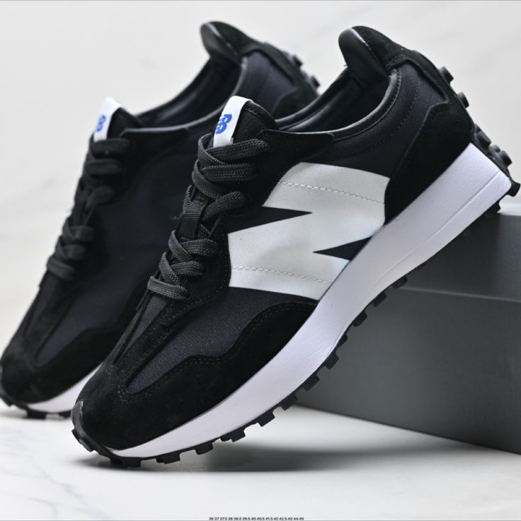 New Balance 327 noir