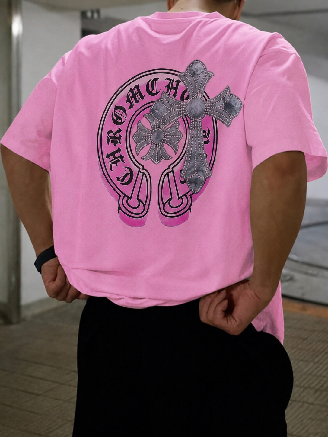 T-shirts rose.