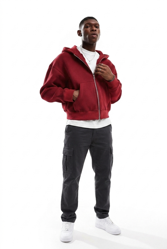 Pull rouge à capuche