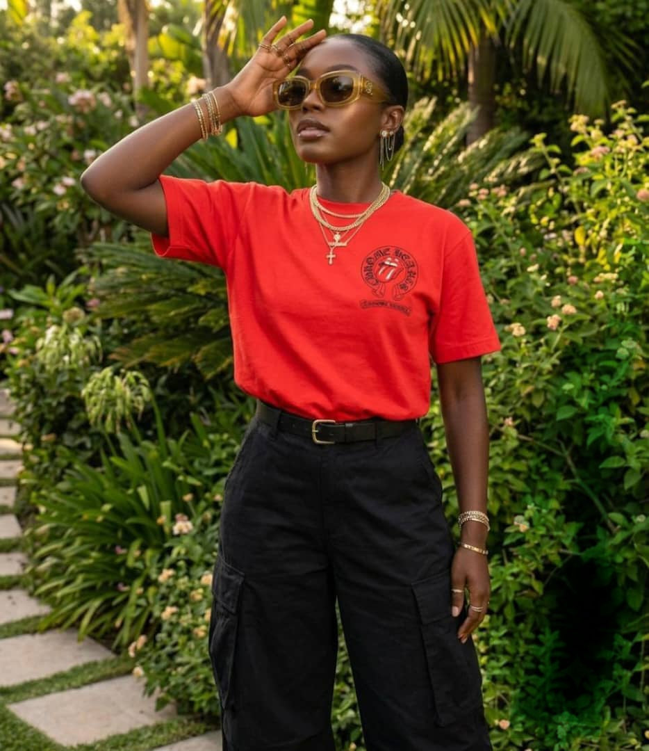 T-shirts rouge et blanc.