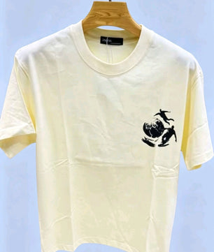 T-shirts jaune.