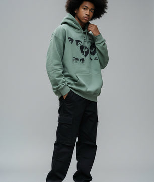 Pull vert avec dessin