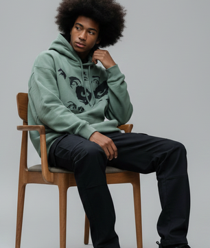 Pull vert avec dessin