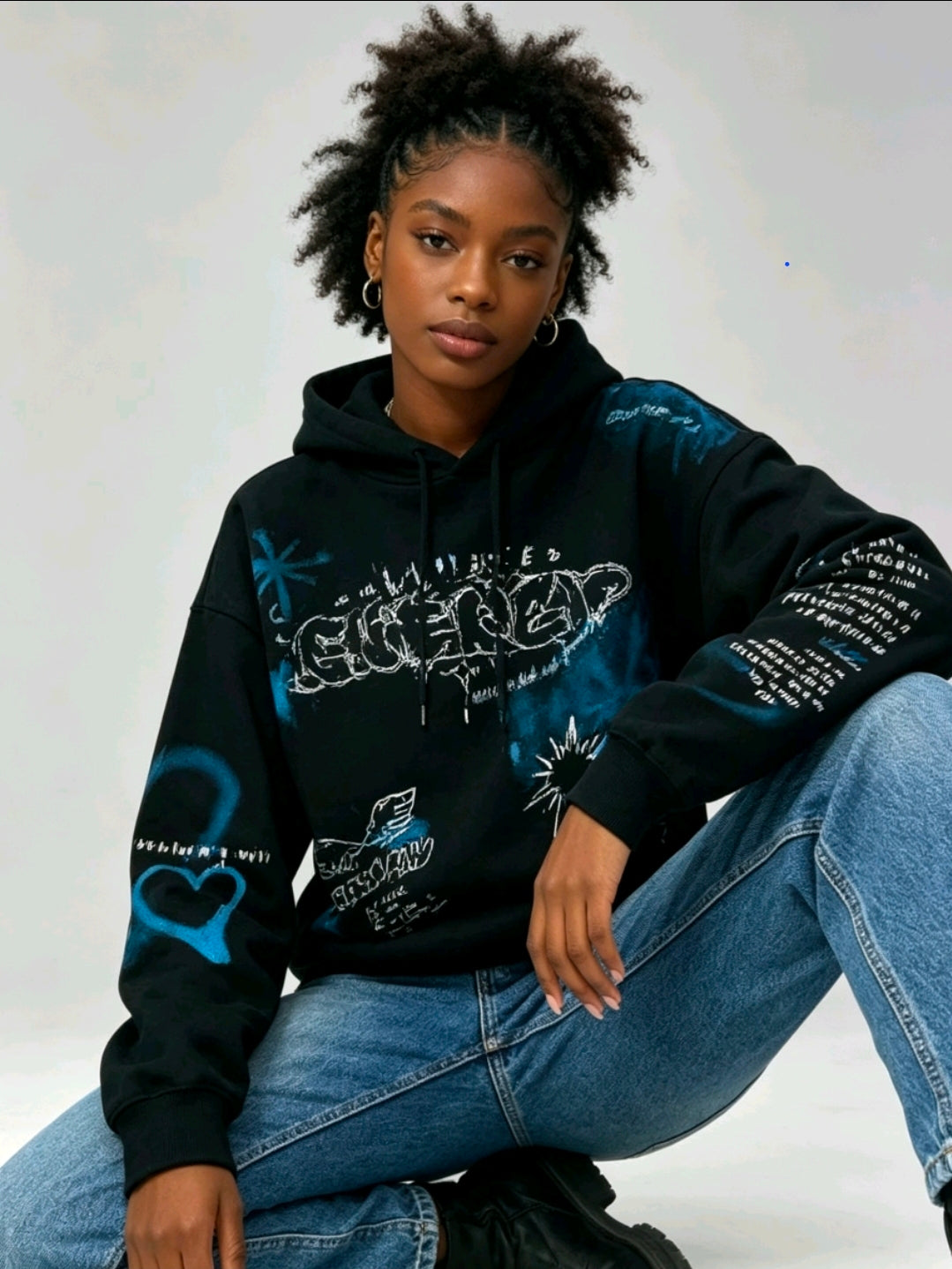 Pull noir graffiti bleu