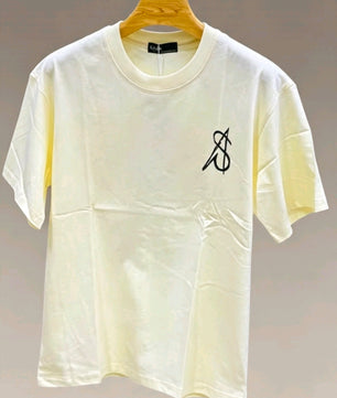T-shirts jaune.