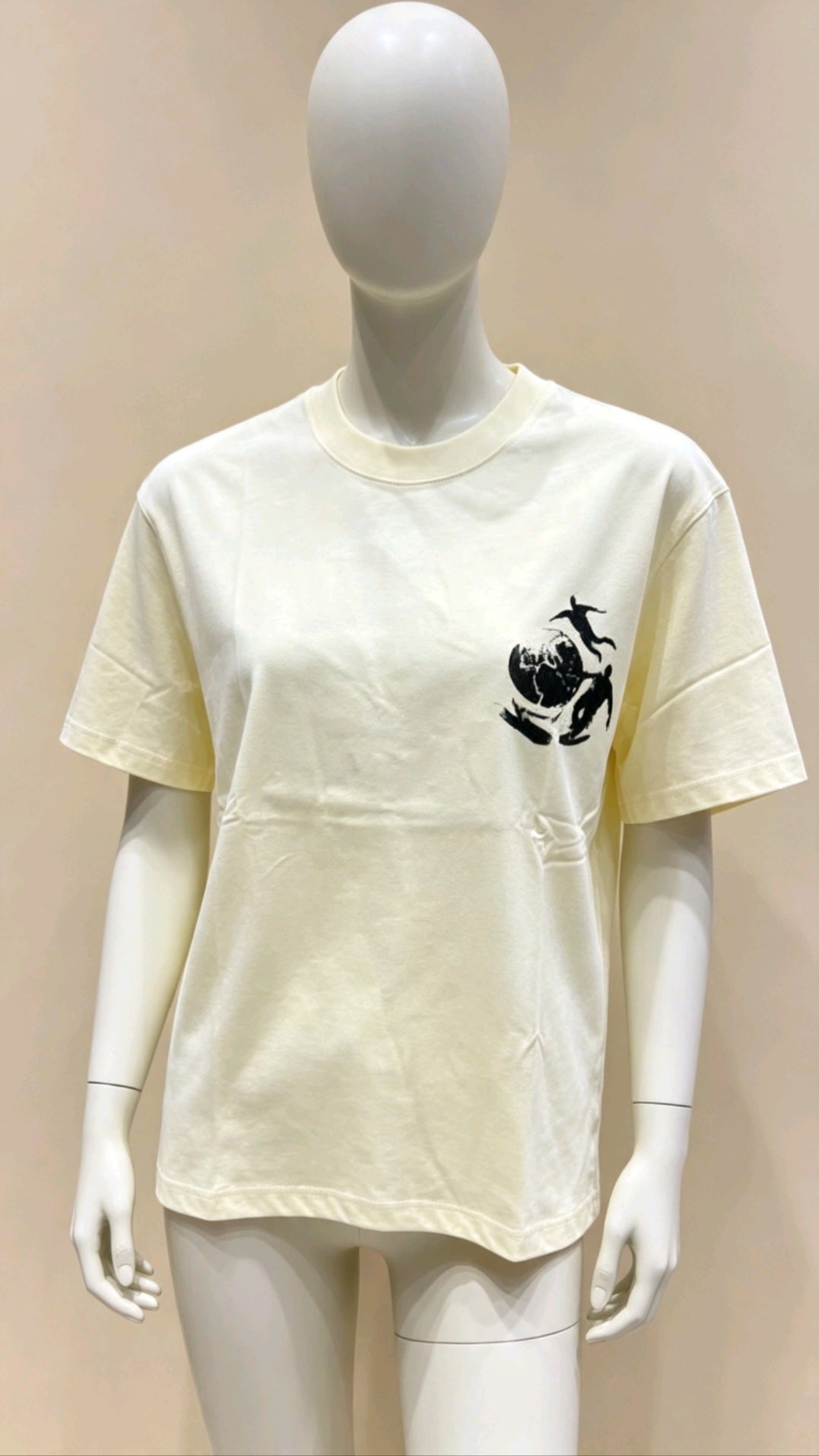 T-shirts jaune.