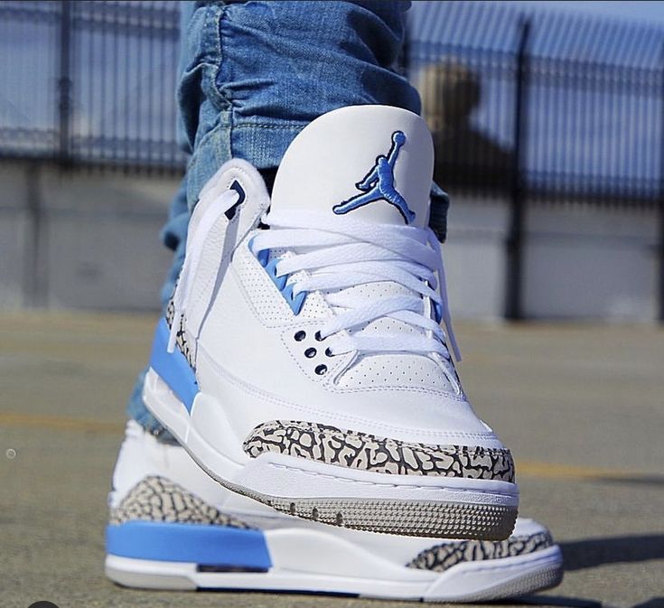 Air Jordan 3 Retro "UNC