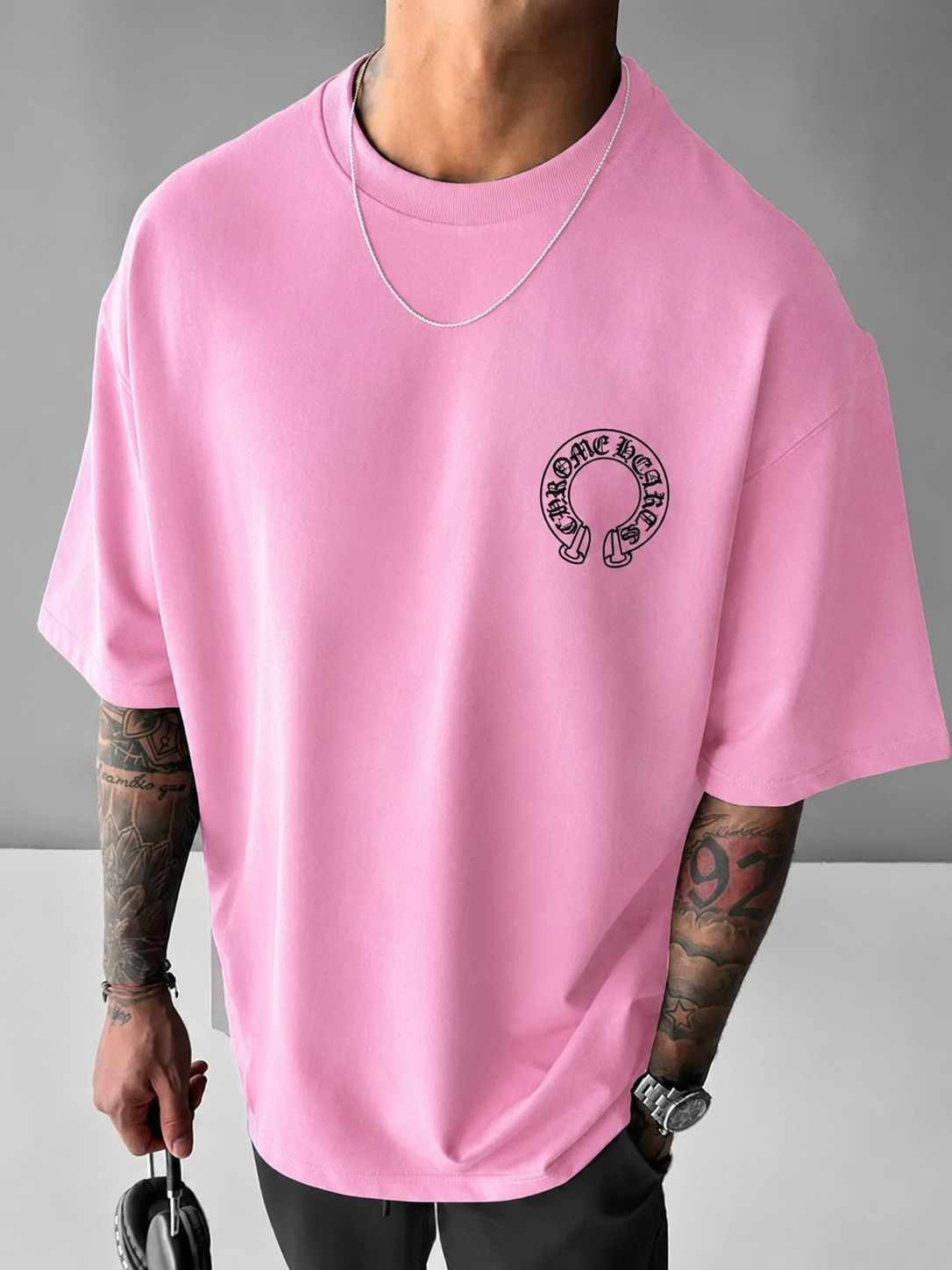 T-shirts rose.