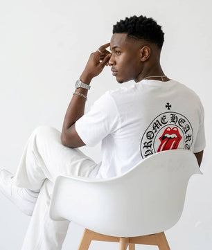 T-shirts rouge et blanc.
