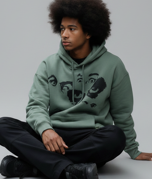 Pull vert avec dessin