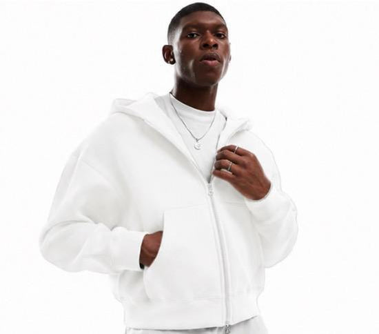 Pull blanc à capuche