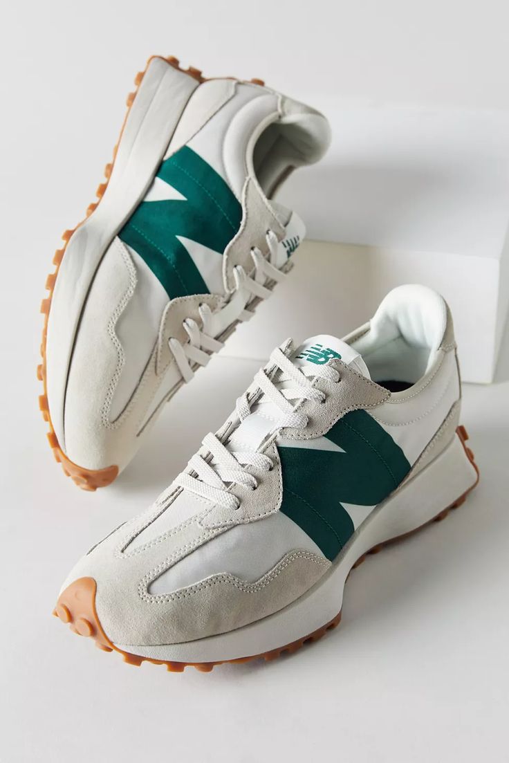New Balance 327