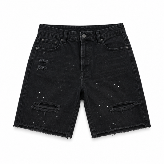 Short noir à éclaboussures blanches sur fond blanc