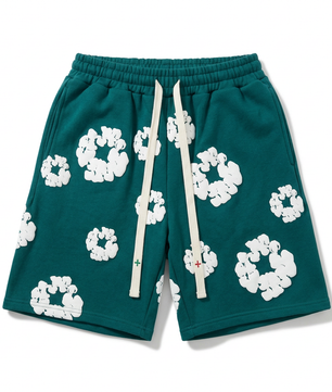 Short vert pétrole sur fond blanc