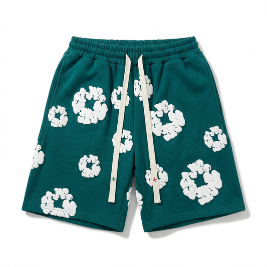Short vert pétrole sur fond blanc