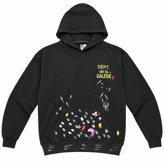 Sweat noir à motifs multicolores, présentation soignée