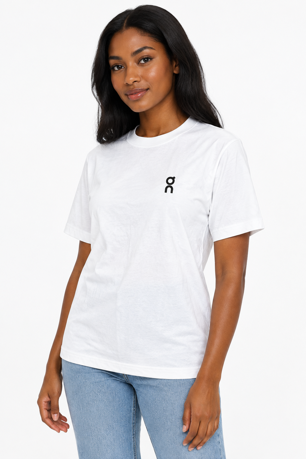 T-shirt blanc porté de trois-quarts