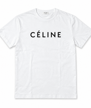 T-shirt blanc seul sur fond blanc