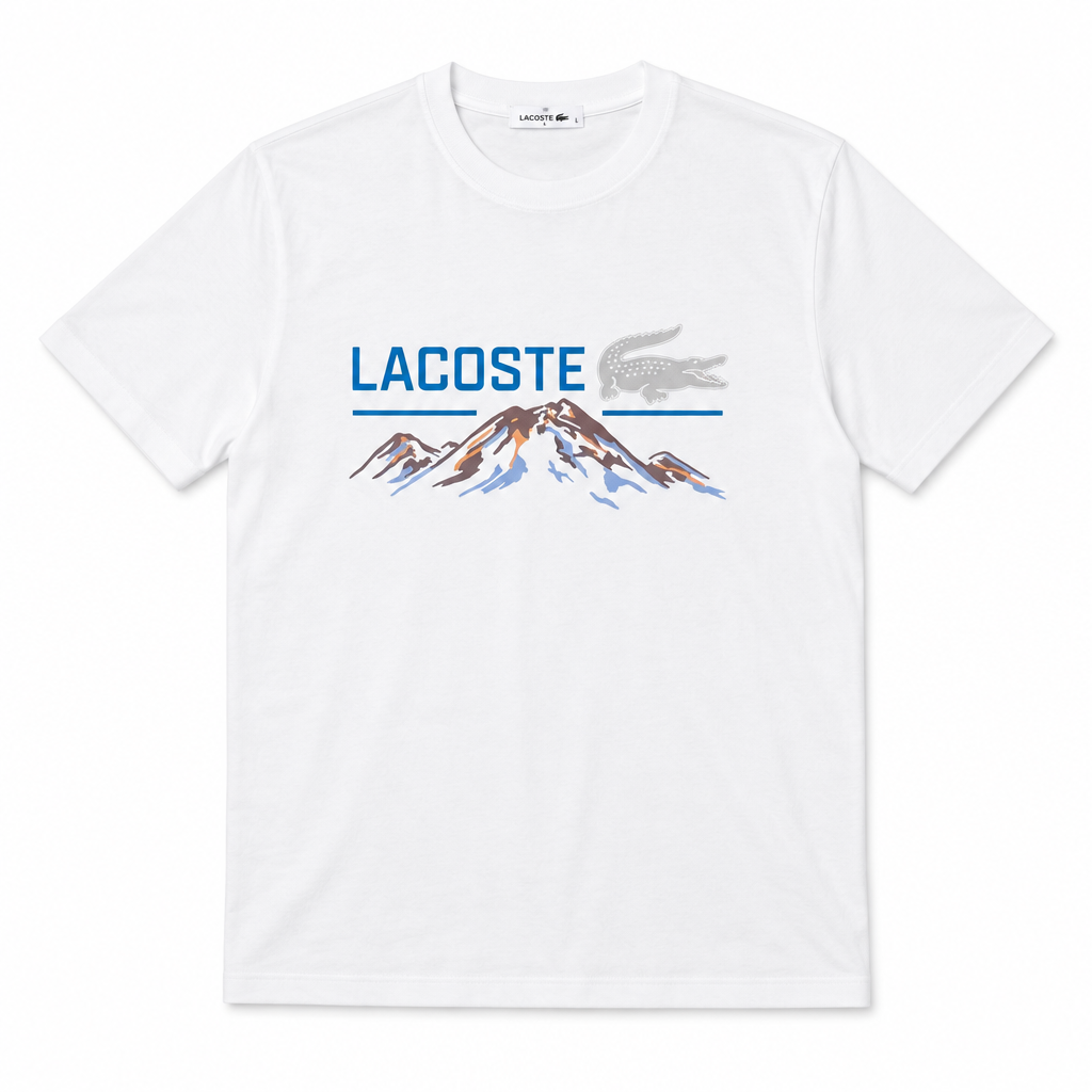 T-shirt blanc sur fond blanc