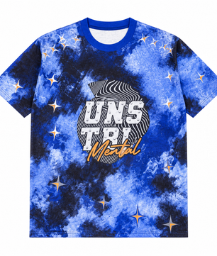 T-shirt bleu sur fond blanc