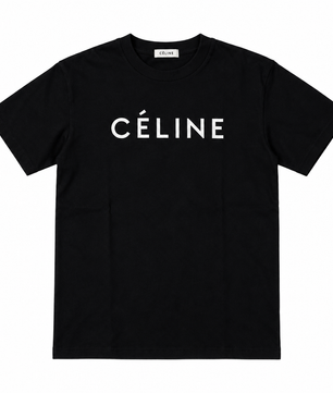 T-shirt noir seul sur fond blanc