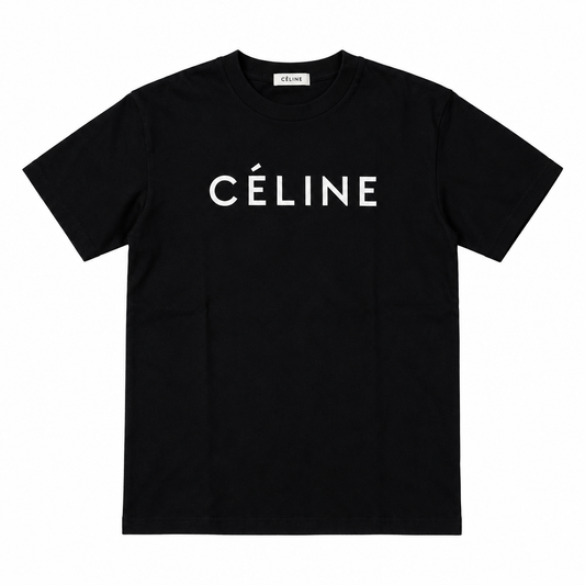 T-shirt noir seul sur fond blanc
